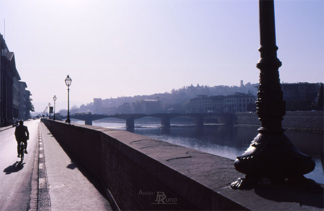 Bild: Frühmorgens in Florenze am Arno (Fotografie, 1989)